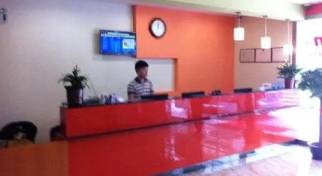 7 Days Inn Shenzhen Huaqiang Science Museum Subway Station