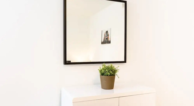 Chic Three Bed Shoreditch Gem Sleeps 8 A1, Varaa Hotelli 3 tähden hotellit kohteessa Merseyside, 3*