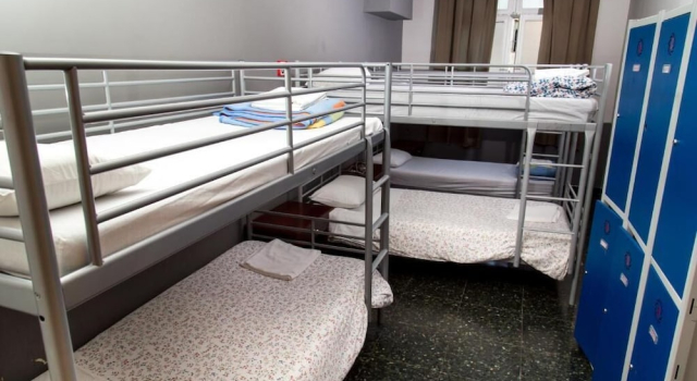 Кровать в общем номере Alberg Sants Bcn