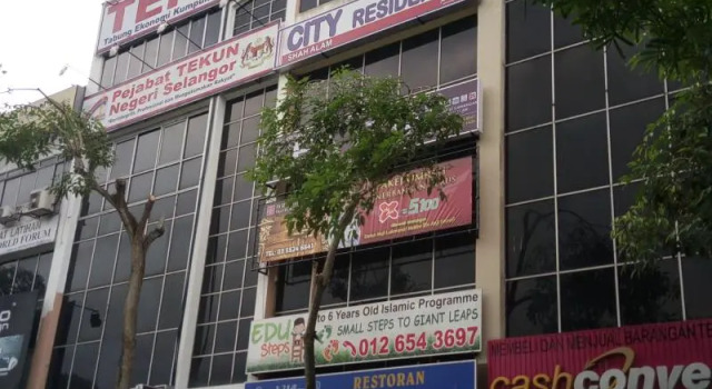 Четырёхместный номер Standard с красивым видом из окна City Residence Shah Alam Hotel