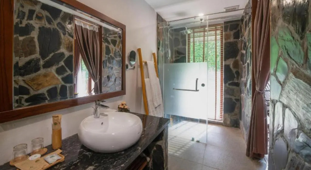 Бунгало Luxury с балконом Mai Chau Mountain View Resort