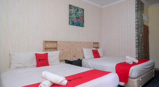 Люкс RedDoorz near Plengkung Gading