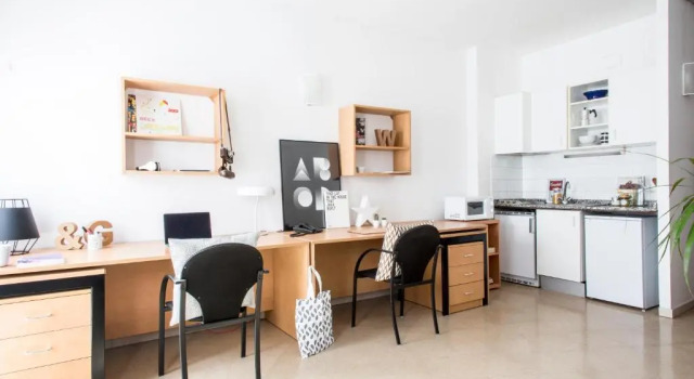 Residencia Universitaria Resa Francesc Giralt i Serrà, Забронировать Отель Тарраса Vallès Occidental, рядом с Замок и картезианский монастырь