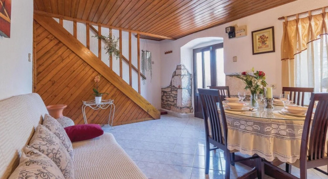 Nice Home in Pula With Wifi and 2 Bedrooms, Rezervovat Hotel Hotely v Pula Region s parkováním, Parkování