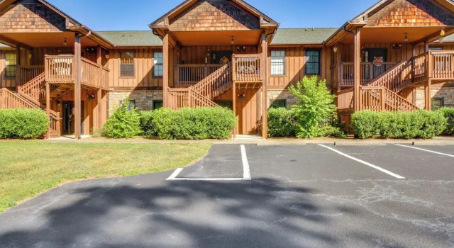 Scenic Outdoor Space: Lake Keowee Retreat!