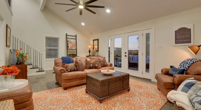 Updated Granbury Home in Historic District!, Забронировать Отель Гранбери Dallas - Fort Worth Metropolitan Area, рядом с Granbury Doll House Museum