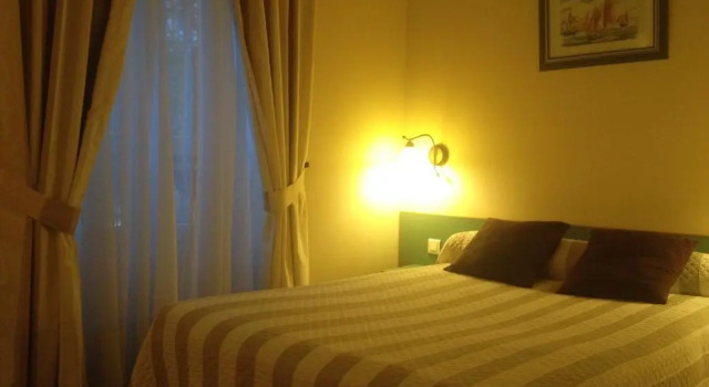 Номер Standard Hotel Paris Vesinet -ex Auberge des 3 Marches