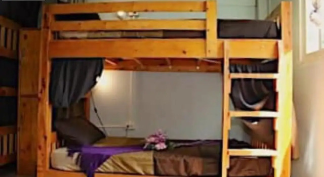Кровать в общем номере (мужской номер) Good Deal Hostel
