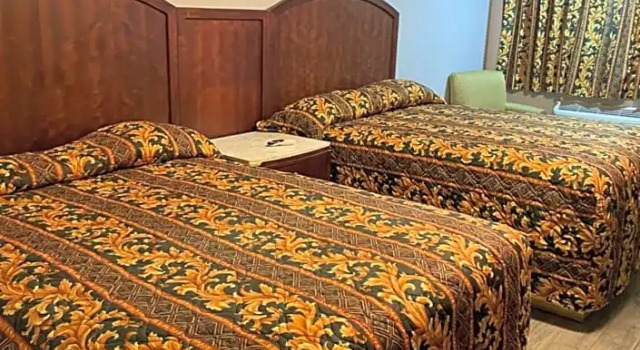 Четырёхместный номер Standard Regency Inn