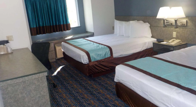 Четырёхместный номер Standard MJ INN and SUITES