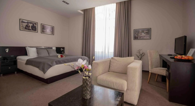 Hotel Platani, Забронировать Отель Требине Республика Сербская