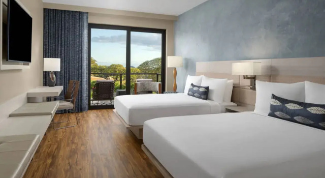 Четырёхместный номер Standard с балконом AC Hotel by Marriott Maui Wailea