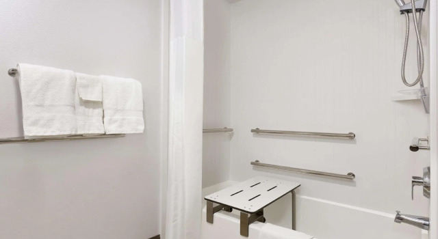 Четырёхместный номер Standard Hampton Inn Dover