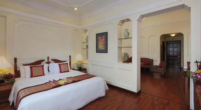 Люкс Royal Hotel Saigon