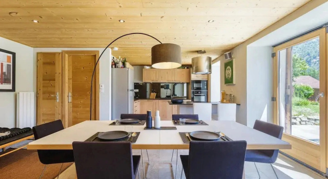 Chalet Plein Centre - Savoyard Moderne, Забронировать Шале Коттеджи Долины Шамони, Коттедж