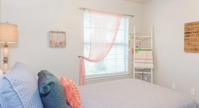 Fredericksburg Fun 3 Bedroom Apts by Redawning
