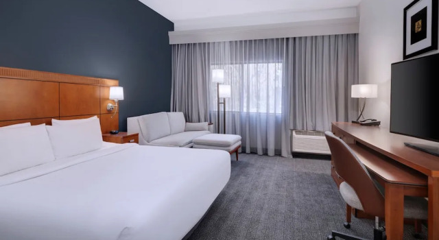 Двухместный номер Standard с балконом Courtyard by Marriott Tampa North/I-75 Fletcher