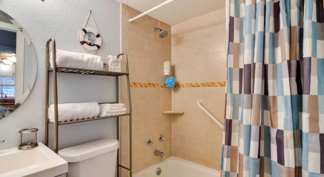 Апартаменты Steps to St. Pete Beach: Condo w/ Pool!