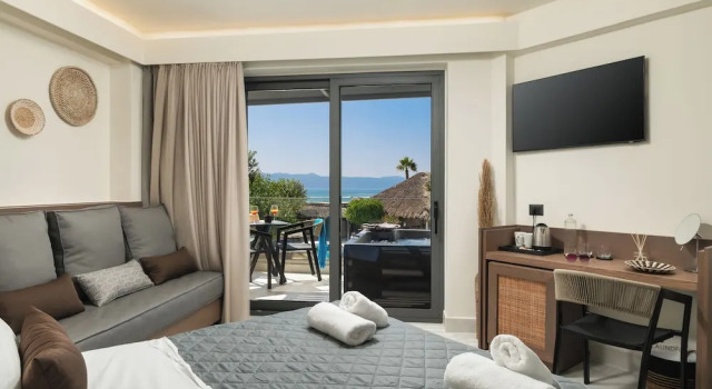 Номер Deluxe с балконом Elia Agia Marina Resort