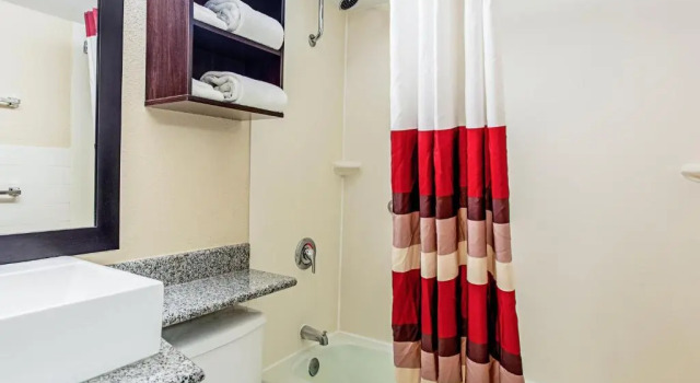 Двухместный номер Premium Red Roof Inn PLUS+ Wichita East