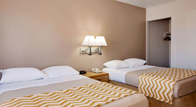 Четырёхместный номер Standard Travelodge by Wyndham Eureka