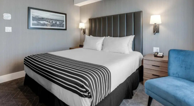 Люкс Sandman Signature Saskatoon South Hotel