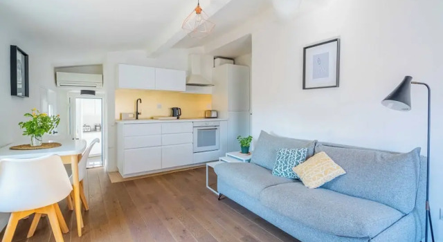 1 Bedroom Apartment in City Center, Near Old Port, Забронировать Апартаменты/квартира Отели Марселя с парковкой, рядом с Национальный театр Марселя Ла Крие, Парковка