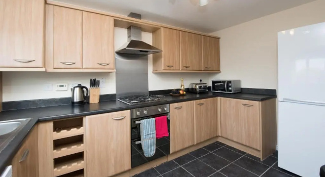 Коттедж 6-bedroom Contractor House with 6 bathrooms, Free WiFi and Parking - Kennedy House by Your Lettings Peterborough