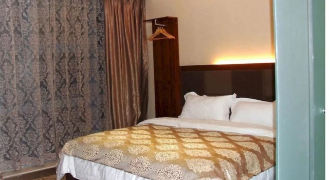 Yinlong Hotel, Rezerwuj Hotel Hotele w Kunming z parkingiem, Parking