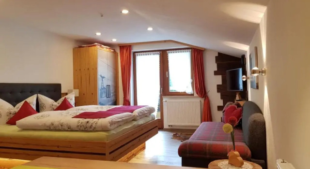 Gästehaus Margit Ott, Book Hotel Mittelberg Kleinwalsertal