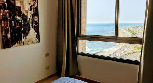 Luxurious Beach Apartment