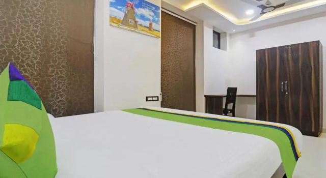 Номер Deluxe Itsy Hotels J A Royal Suites Manikonda