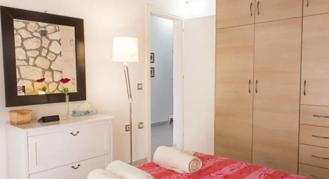 Harmony Villa - Serene Villa for 6 Near Lagana With Private Patio and Parking
