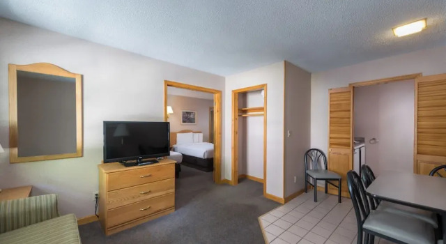 Люкс c 1 комнатой Adirondack Retreat Inn & Suites
