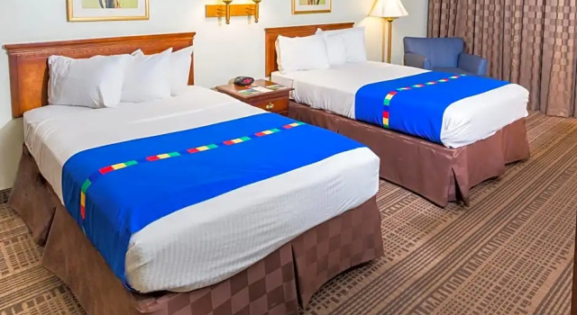 Четырёхместный номер Premium с балконом Park Inn By Radisson Sharon