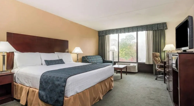 Номер Deluxe Wyndham Garden Williamsburg Busch Gardens Area