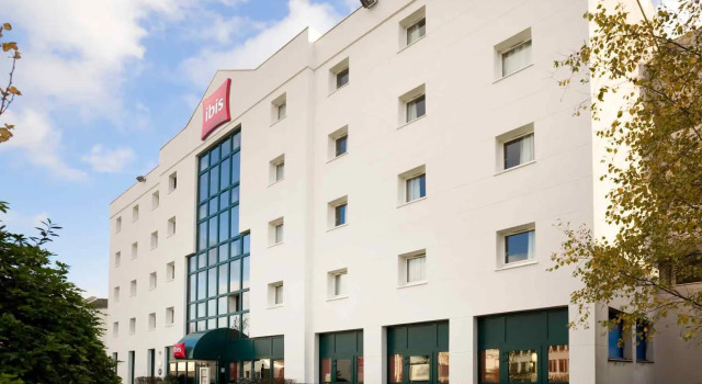 Отель Mermoz Paris Le Bourget