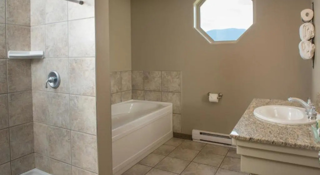 Полулюкс Deluxe Hilltop Inn - Salmon Arm