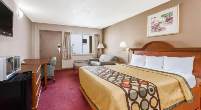 Номер Standard Super 8 by Wyndham Greensboro