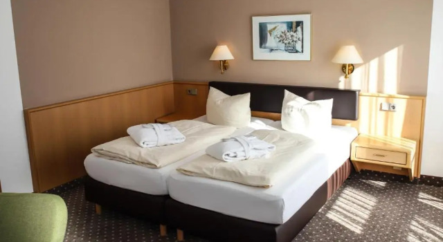 Полулюкс Hotel & Gasthof Zur Linde