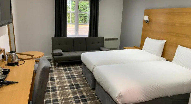 Семейный номер Standard Crowwood Hotel and Alba Restaurant