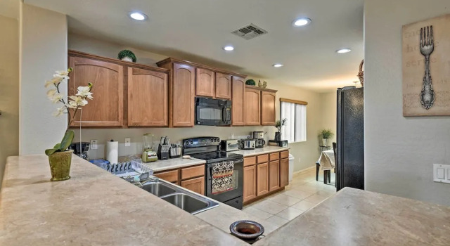 Коттедж West Phoenix Home: Hike, Dine & Golf Nearby!