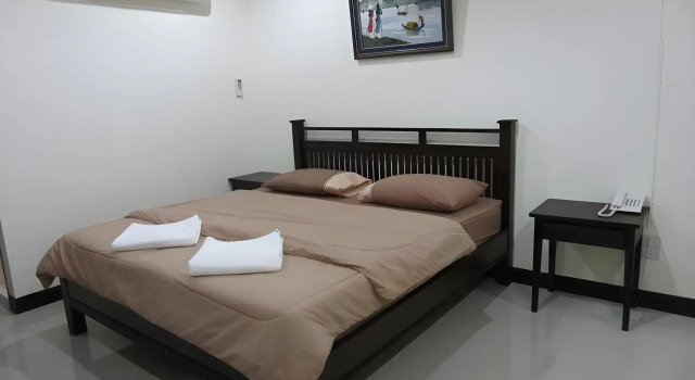 Natee Place, Забронировать Отель Отели Чиангмай с парковкой, рядом с Wat Srisupan, Парковка