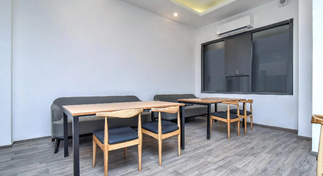 OYO Townhouse 044 Sector 14 Gurugram, Забронировать Отель Гургаон Gurgaon Region, рядом с Motorola Solutions India