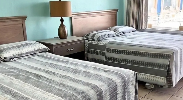 Шестиместный номер Standard Beach Colony Motel