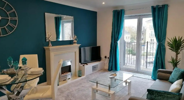 Апартаменты Luxury Modern 2 Bed Apartment, FREE UNDERCROFT PARKING 2,1m max