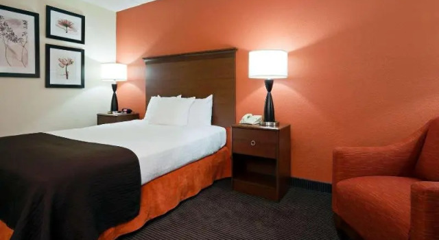 Номер Standard AmericInn by Wyndham Manitowoc