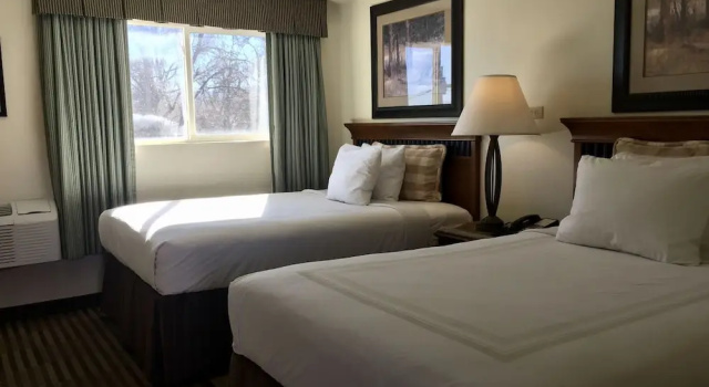Четырёхместный номер Standard Parkview Inn Motel
