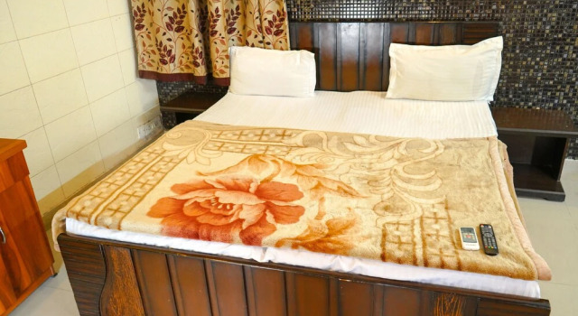 Hotel Satwah Palace 10 Minute Away Distance Nizamuddin Railway Station, Забронировать Отель Отели Нью-Дели с завтраком, Завтраки