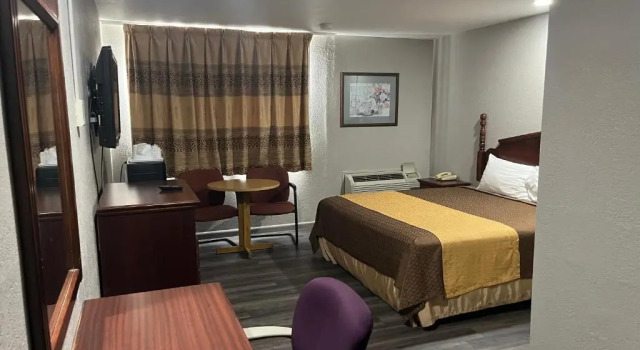 Номер Standard Mid Towne Inn & Suites